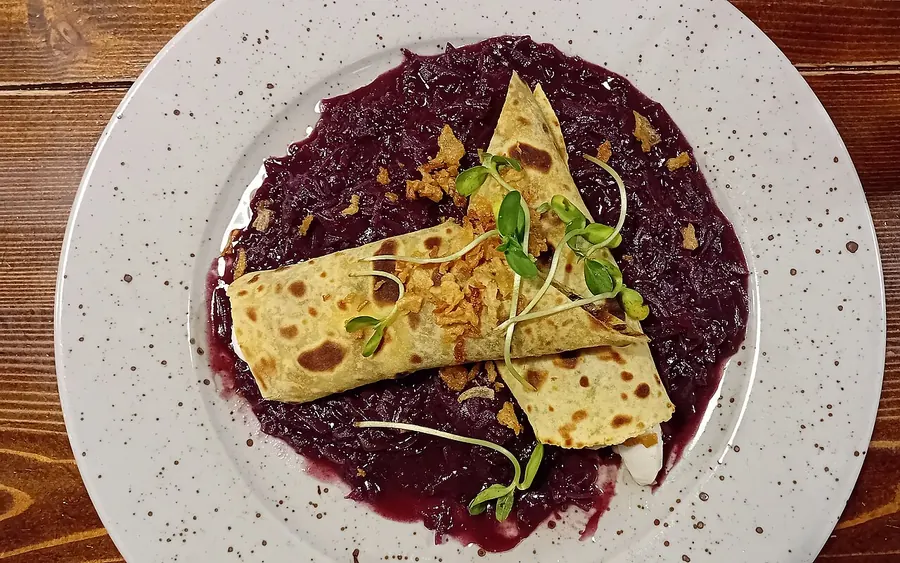 Lokše potato pancakes with red cabbage